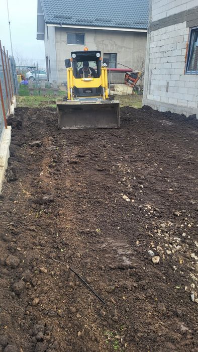 Bobcat bascula pamant vegetal nisip balastru