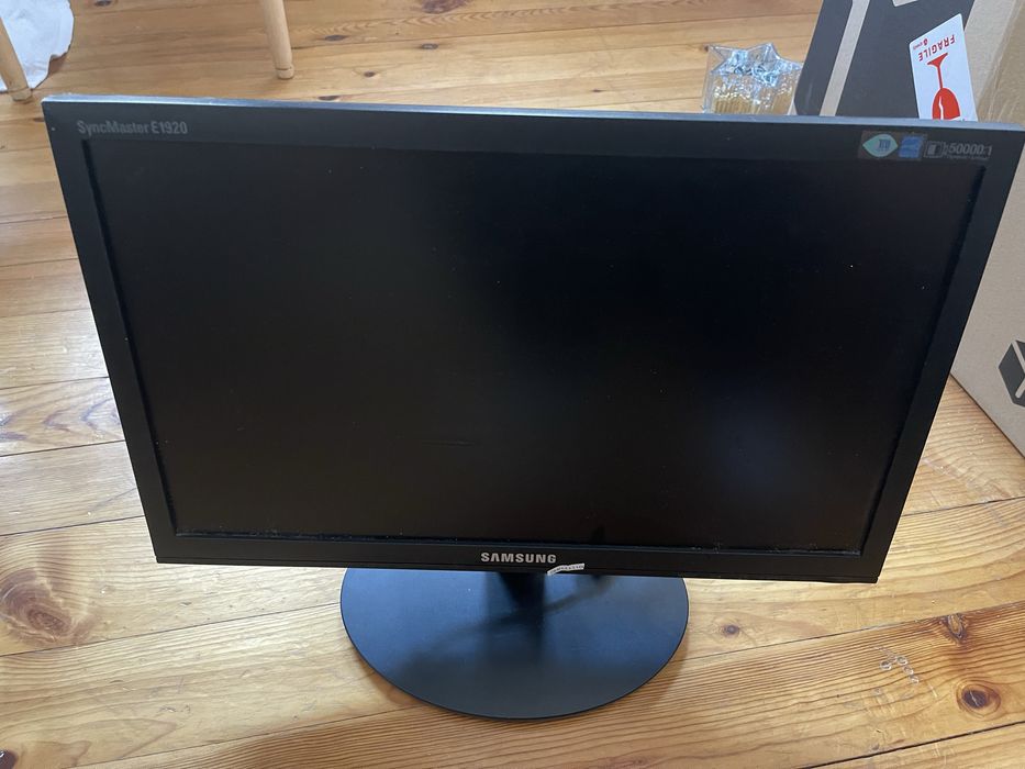Монитор 18.5" Samsung E1920N - Втора употреба