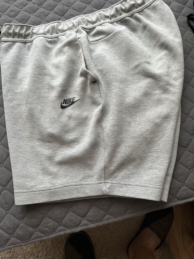 Nike tech fleece shorts ( къси панталони) М