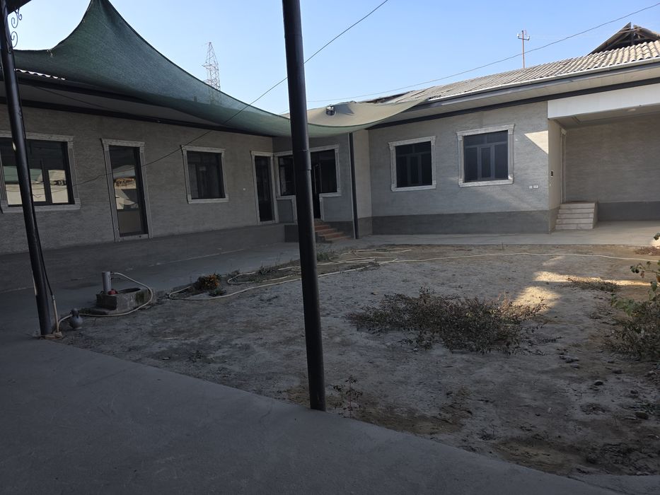 Асакада деу олдида 5.5 сотих 6 хона хама шароит бор газ сув светна