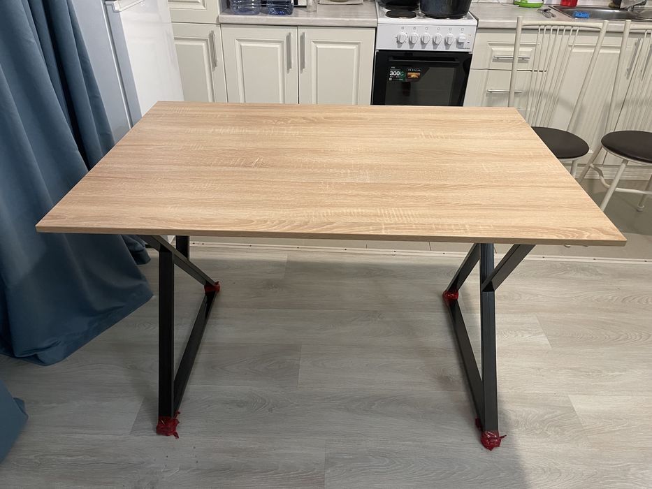 Продам стол новый