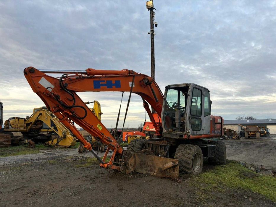 Dezmembrez excavator pe roti Fiat Hitachi FH 130W.3