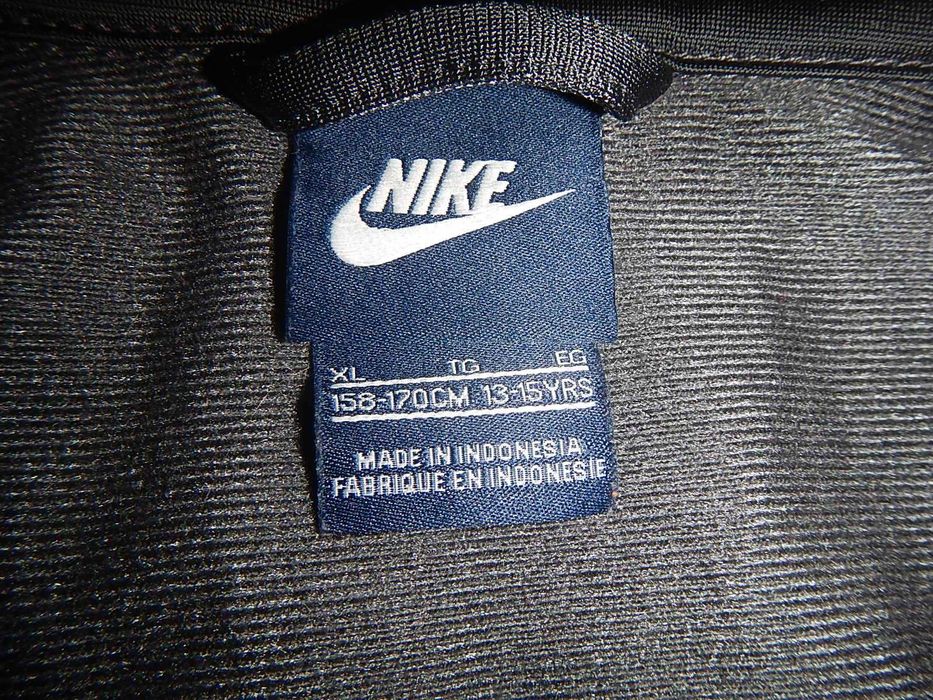 Trening Nike. Marimea 158(13-15 ani)-Copii. Nou.
