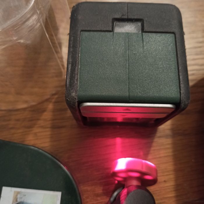 Nivela laser Bosch Quigo. Folosita dar in stare buna