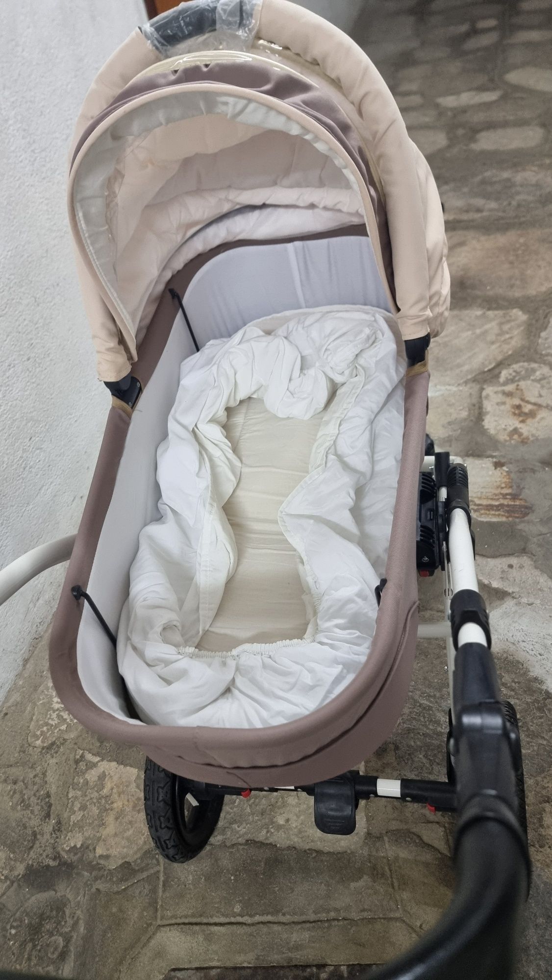 Продавам бебешка количка 2 в 1 viola