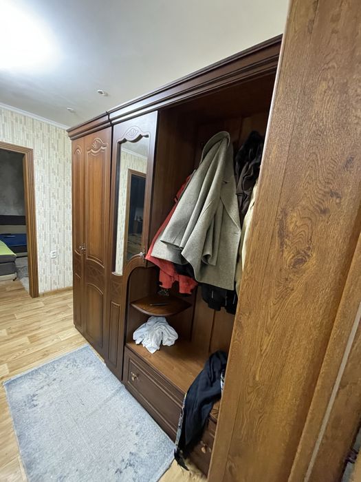 Продадим прихожую