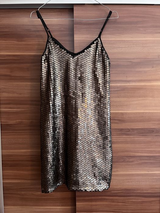 Rochie Pull and Bear cu paiete aurii xs