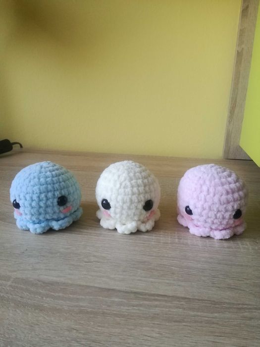 Продавам домашно плетени играчки