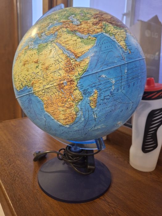 Глобус , почти новый