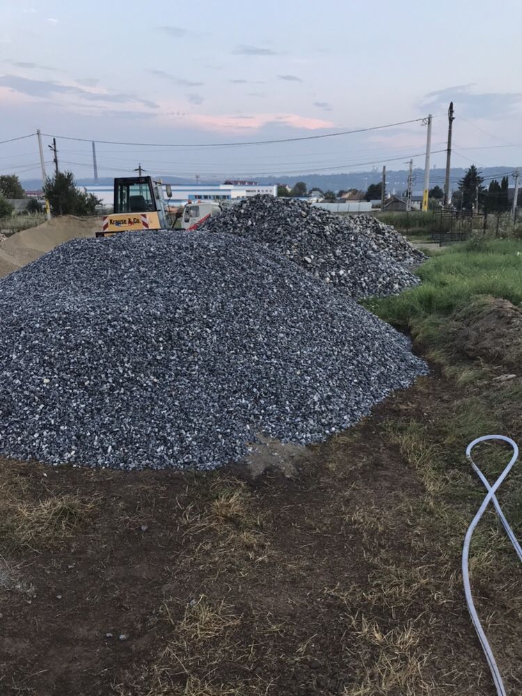 Pamant negru Piatra concasata pavele si ornamentala de munte gard