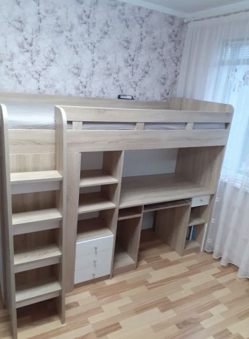Двуетажно легло с бюро и матрак