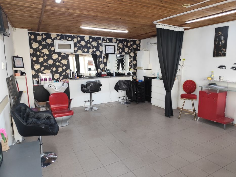 Spatiu comercial Baicoi Frizerie Coafor