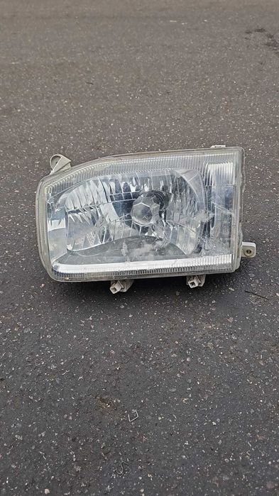 Фара на Nissan Pathfinder R50