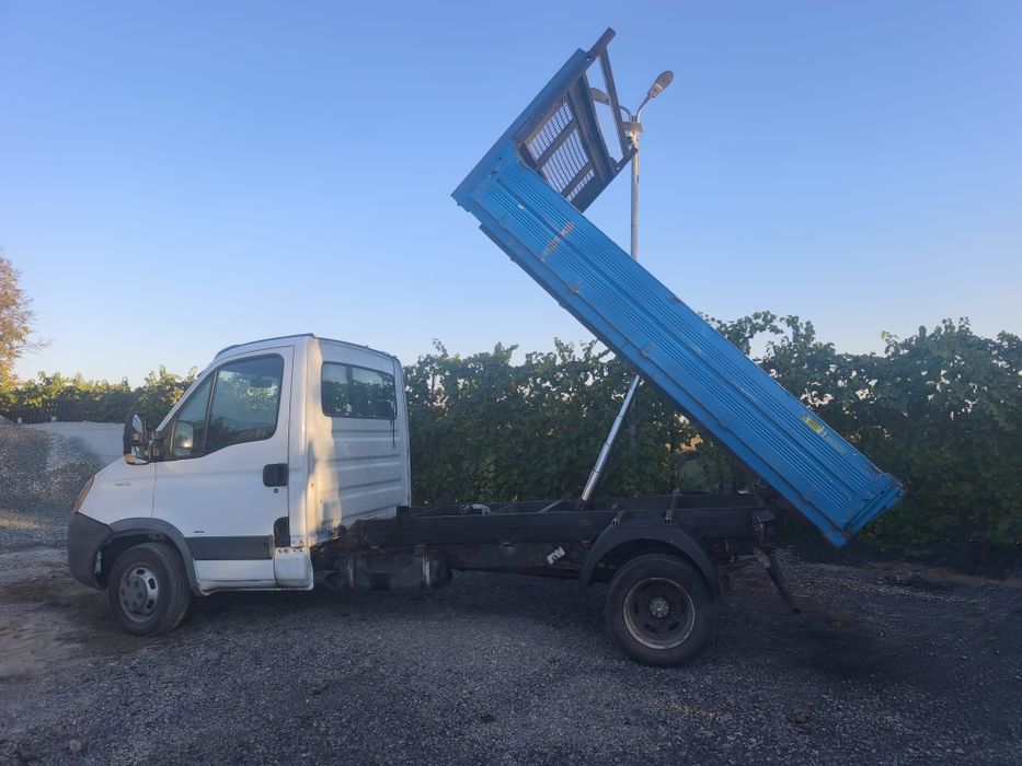 Iveco 35c15 basculabila motor3.0 cu 150 cai bascula se conduce cu b