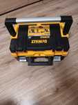 Куфар Dewalt  нов