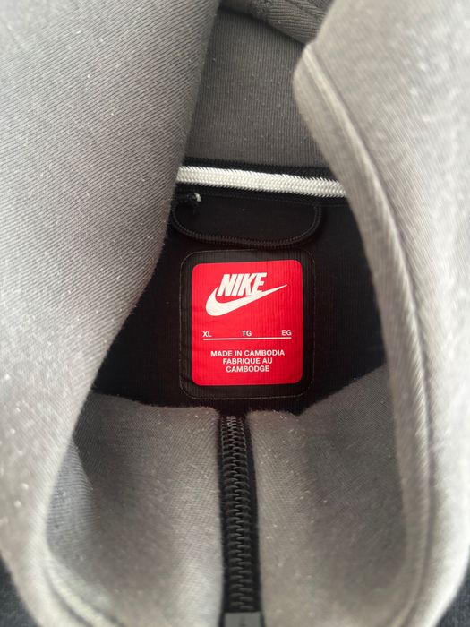 Nike Tech in 3 culori