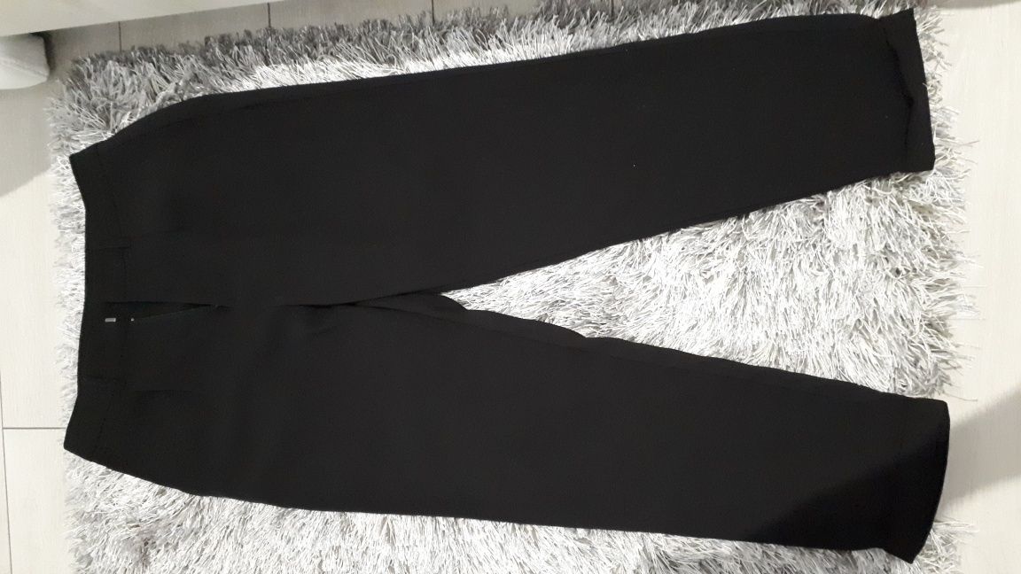 Pantaloni noi Stradivarius