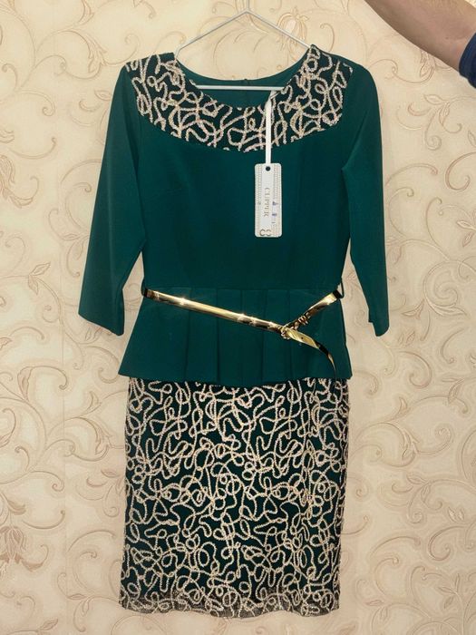 Продаются женские платья