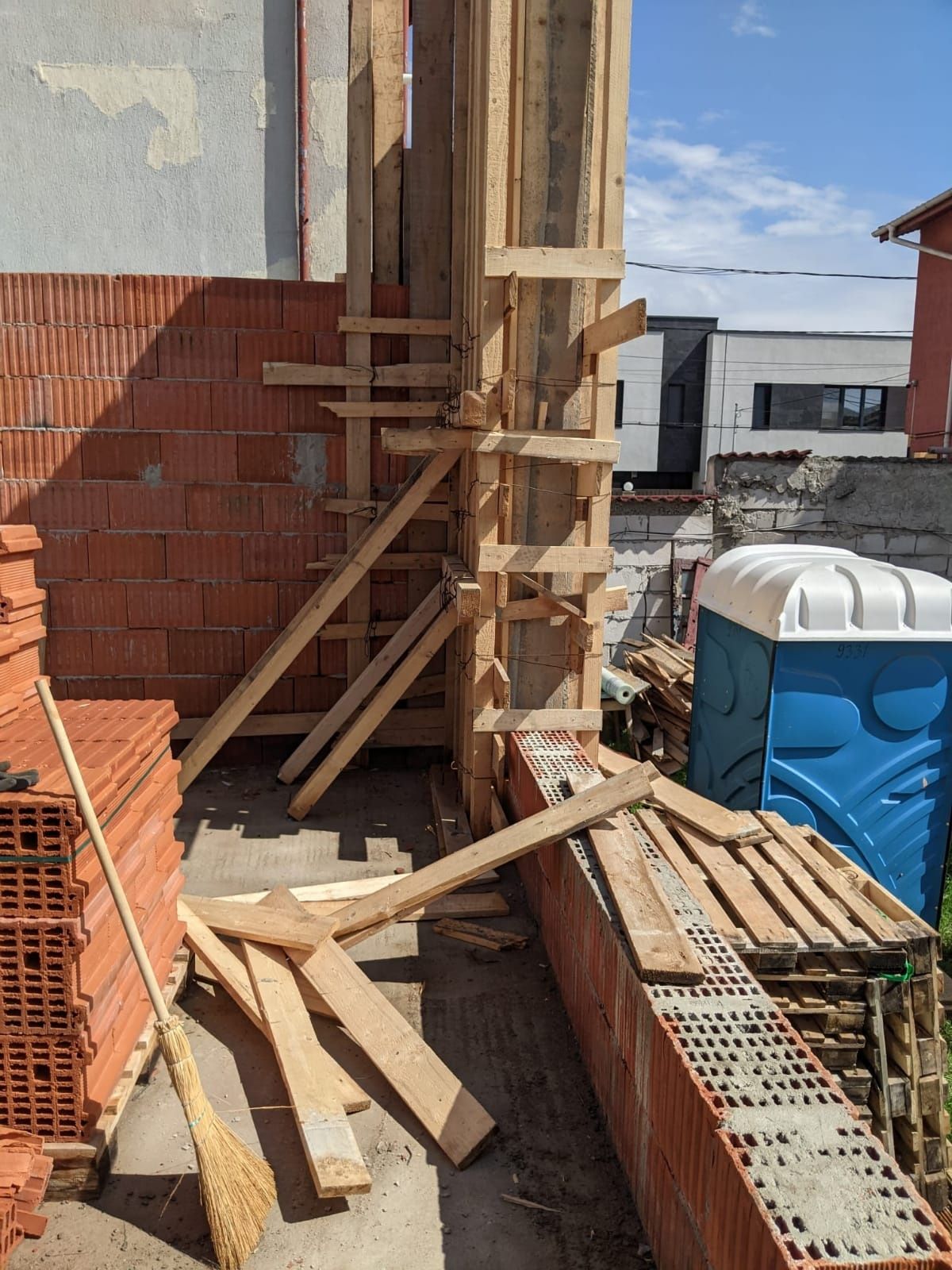 Meșter Zidar dulgher fierar execut lucrări de construcții case la Roșu