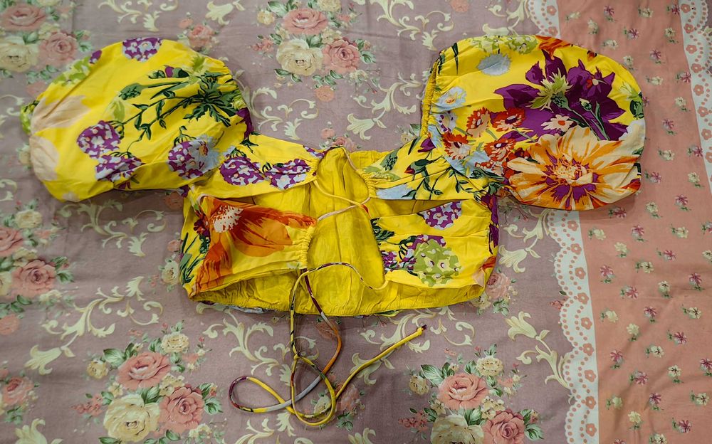 Продаётся летний топик ,открытая спина