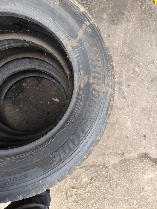 Vând anvelope uzate