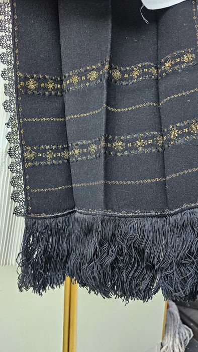 Costum traditional canonic de Sibiu (marginime) cu fir metalic vechi