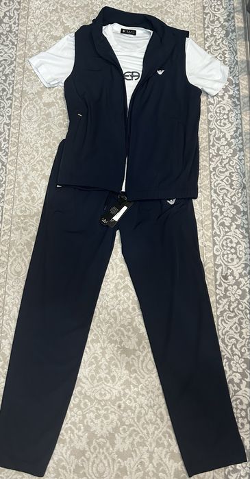 Срочно продам новую тройку синиего цвета размер L