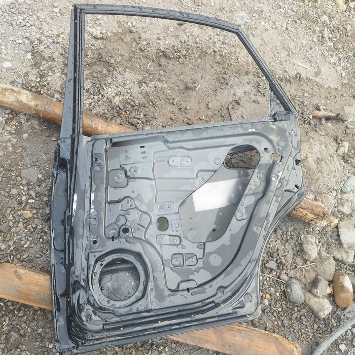 Jentra eshigi pasajir orqasi