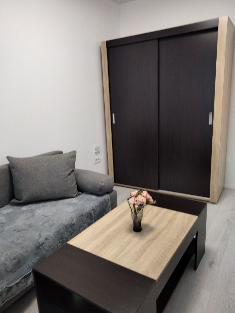 Ofer spre inchiriere garsoniera in bloc nou, utilat, mobilat modern,