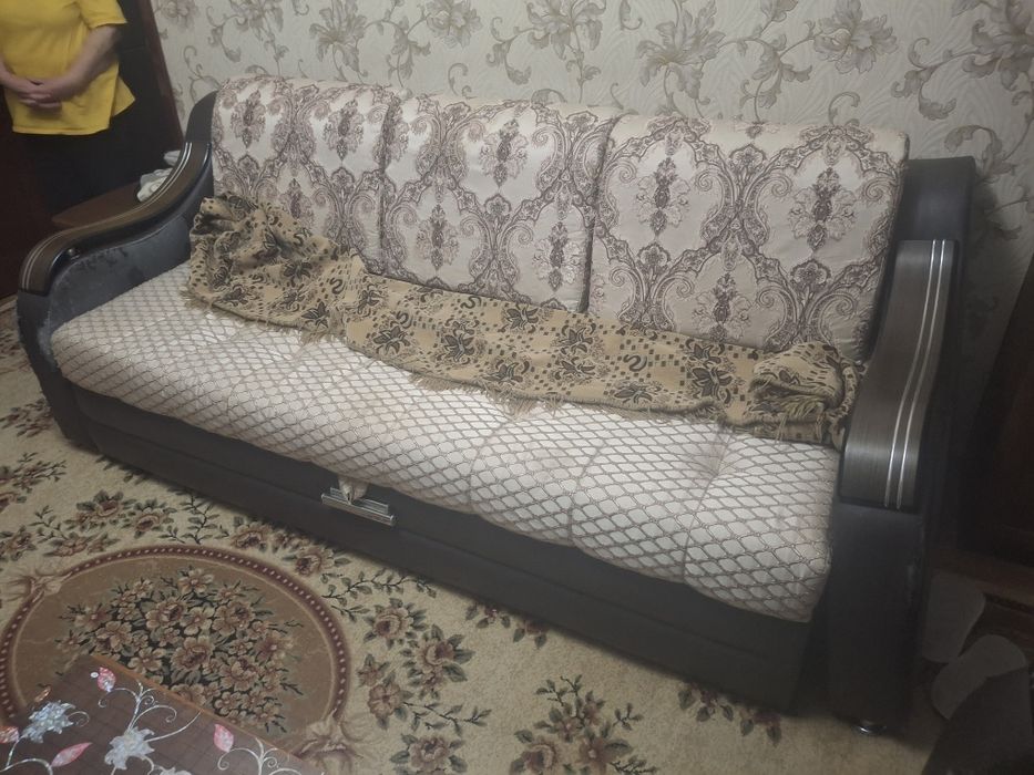 Диван с двумя креслами