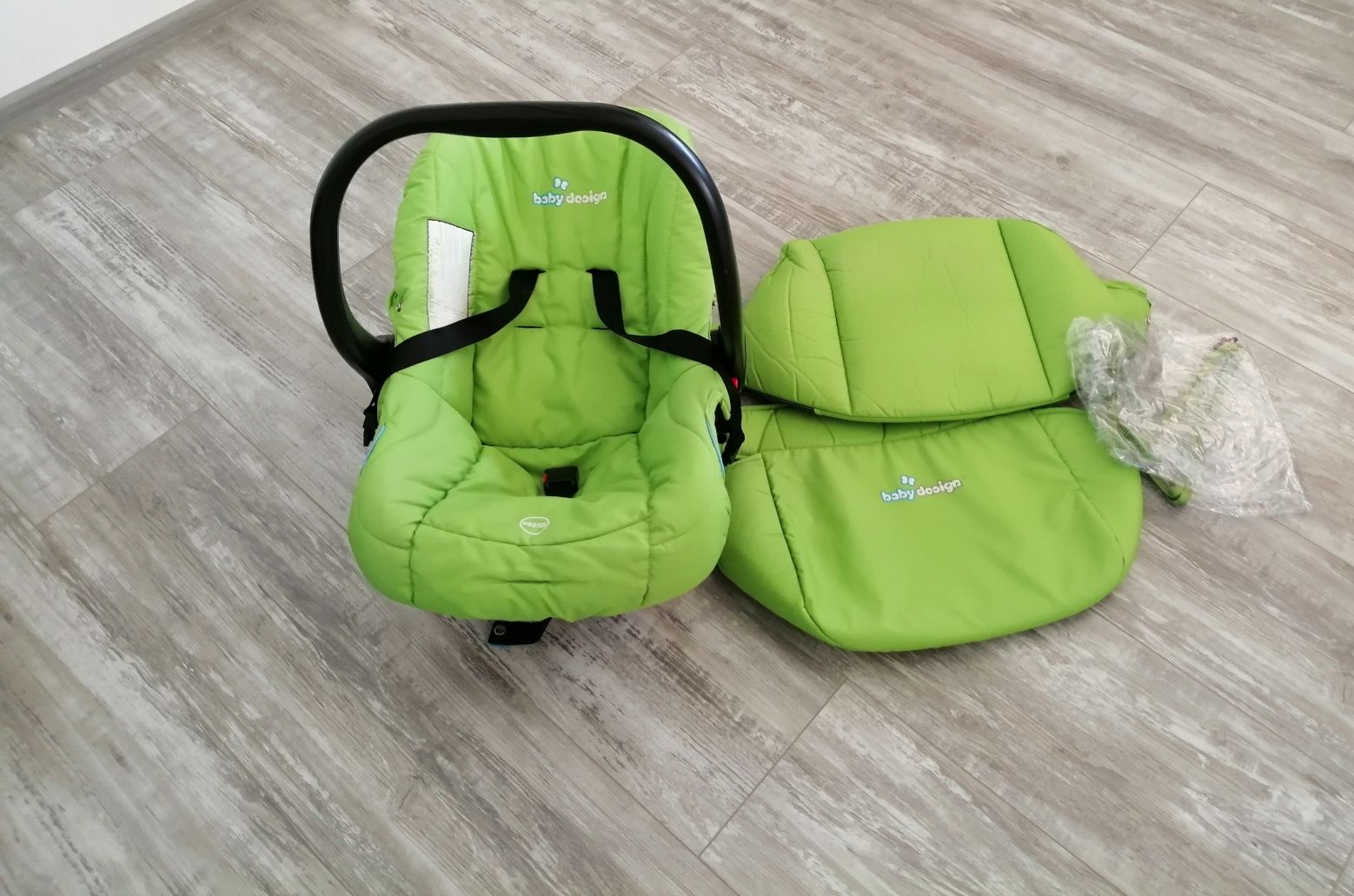 Продавам детска количка "baby design"