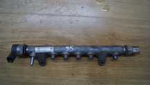 Rampa injectoare cu senzor VW Passat B6 2.0 CBAB 03L130089
