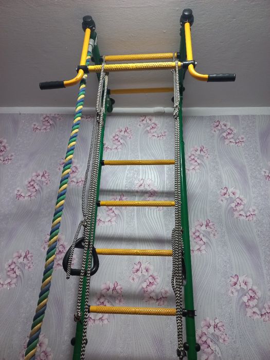 Продам шведскую стенку до 100кг.; 28тыс 
Лестница
Канат 
Кольца
Каче