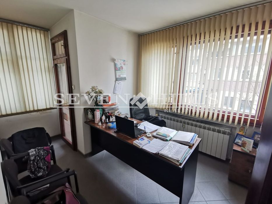 Продава се Офис в Пловдив, Кършияка - 157 кв.м за 1051 €/кв.м - Снимка #1