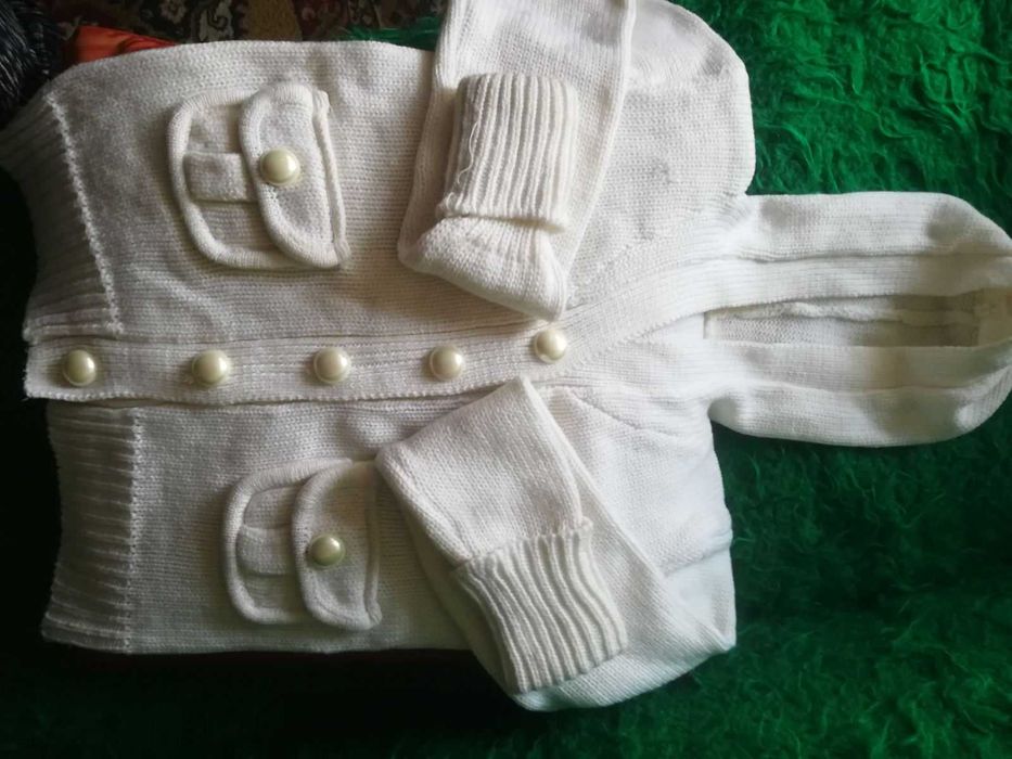 Дамски жилетки-черно и бяло