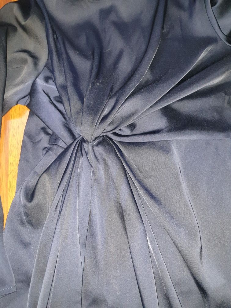 Vand rochie material lucios Hm M