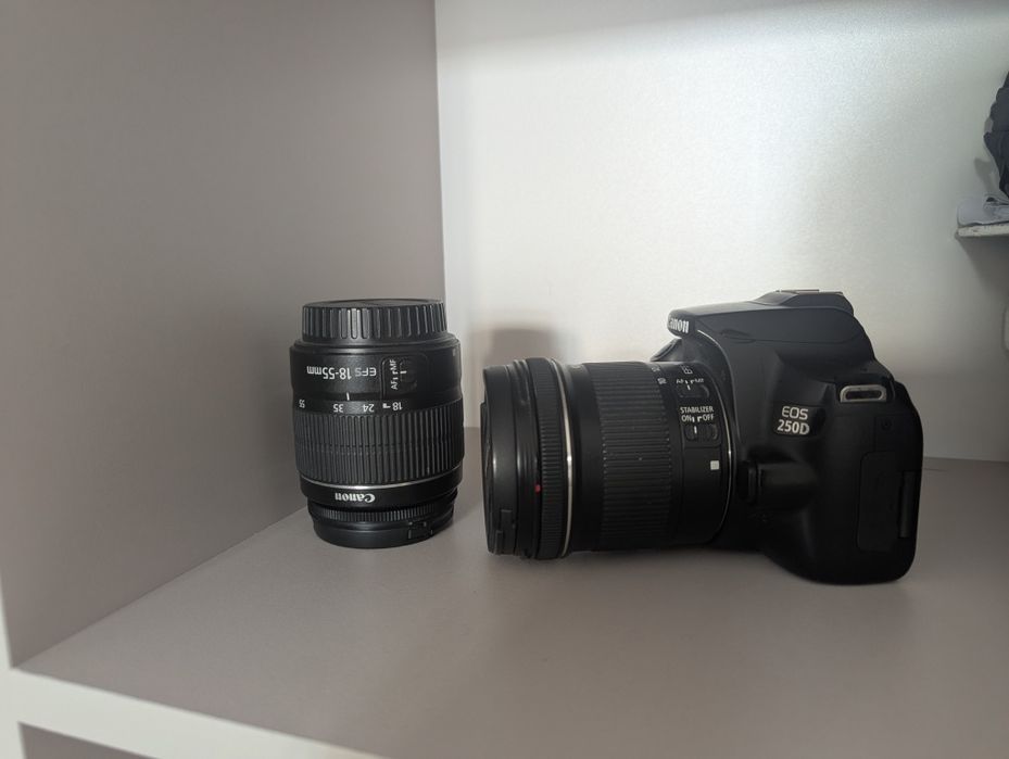 Фотокамера Canon EOS 250D