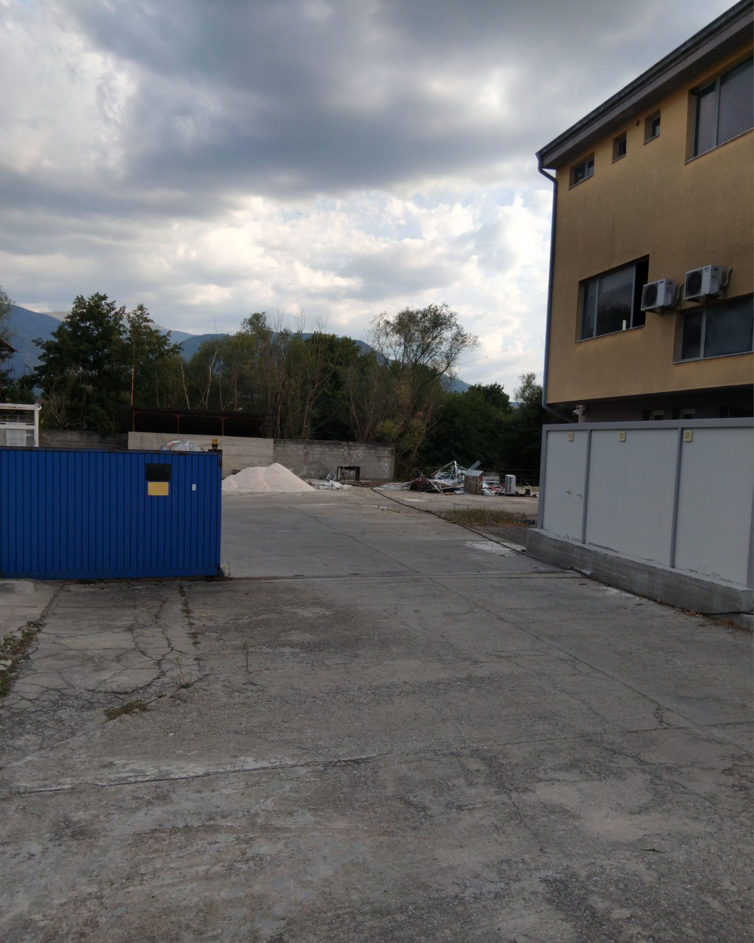 Продава бизнес имот в гр.Дупница
