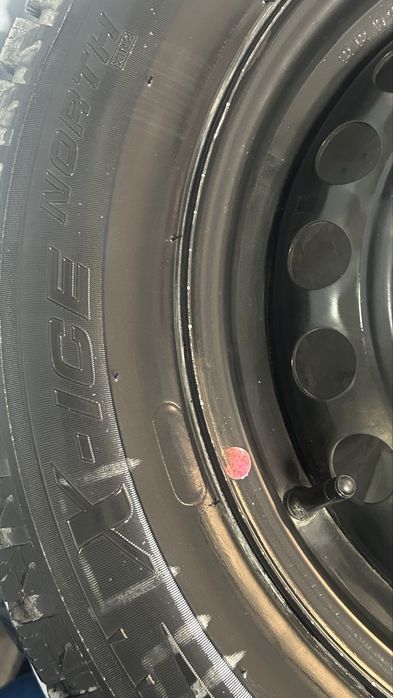 Продам зимнюю шипованную резину (michelin x ice north) с дисками