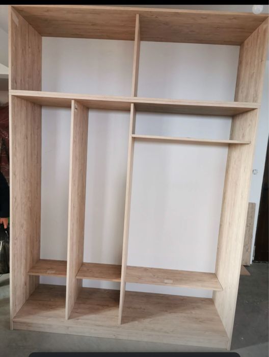 Vand mobila facuta la comanda