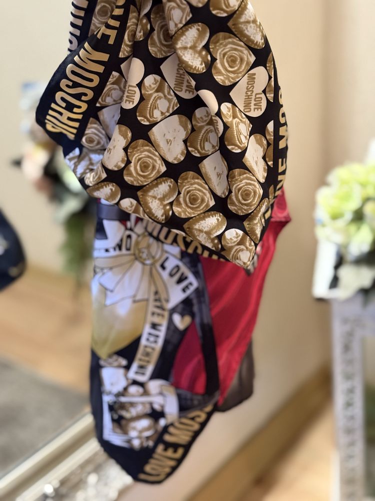 Шалче Love Moschino