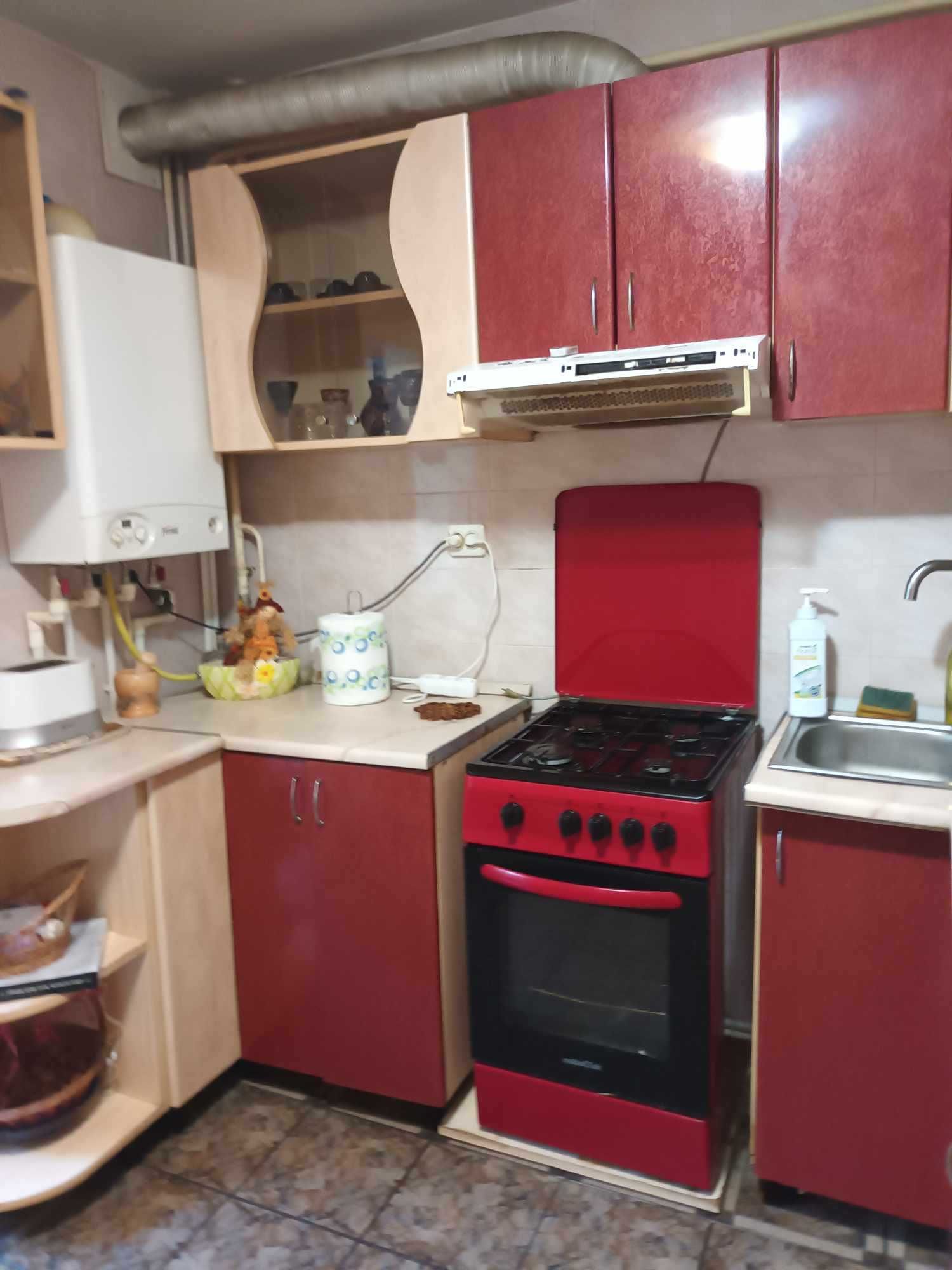 Vand apartament cu 4 camere, decomandat, parter, Nae Leonard, Galati