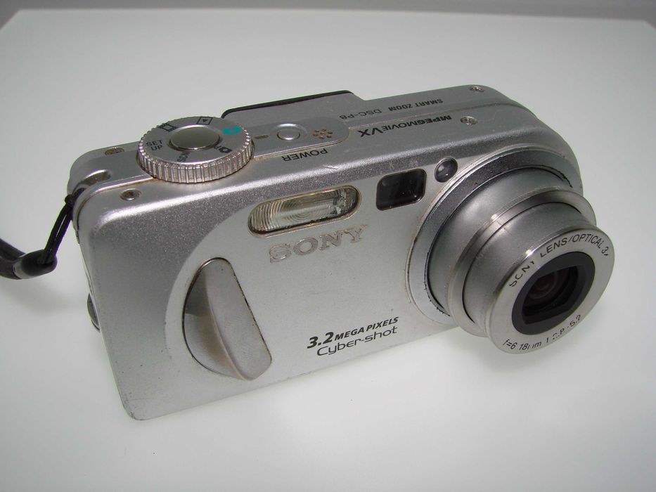Sony Cybershot DSC-P8 Компактен фотоапарат Ретро Класика, 3.2MP