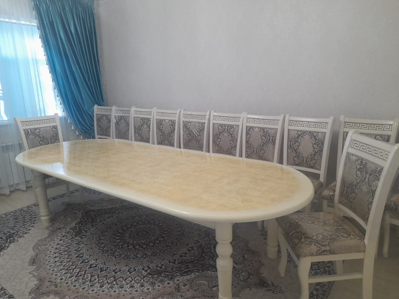 Стол и стулья 12 шт  2 килем парамен, горька
