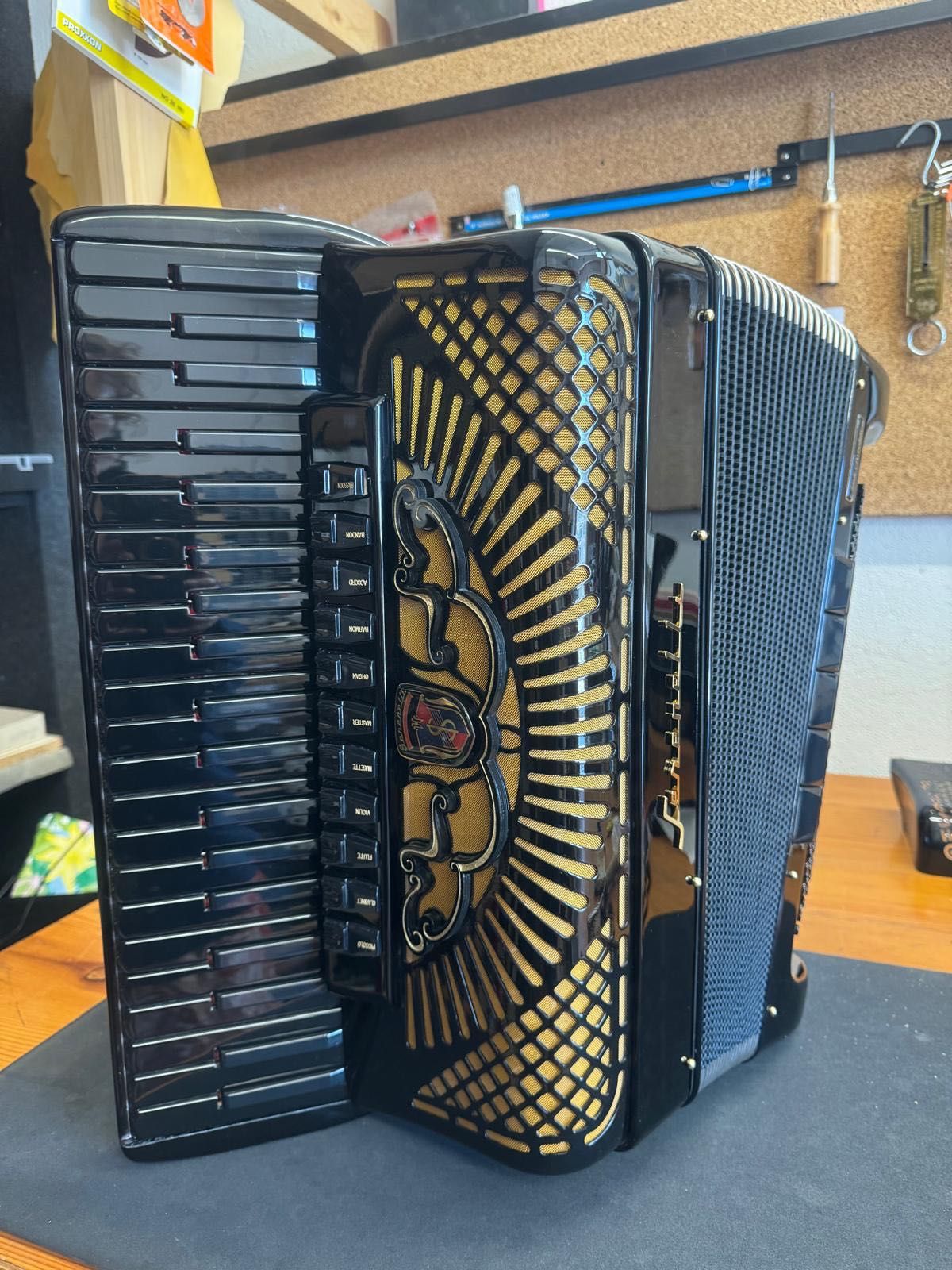 Acordeon digital carcasa SERENELLI Accordions MIDI Revolution