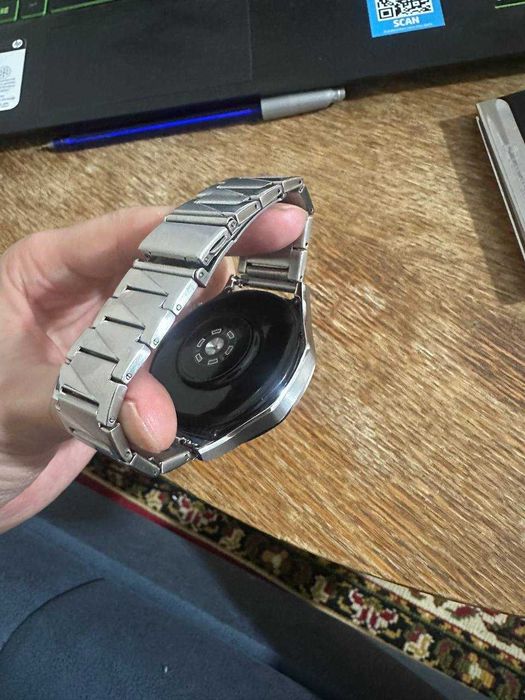 Huawei Watch GT 5 46 мм — умные часы с коричневым нержавеющим ремешком