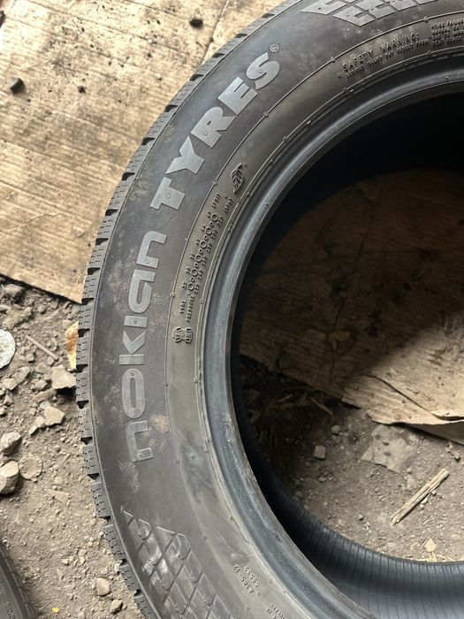 Хубави зимни гуми 4 бр. 235.55.17