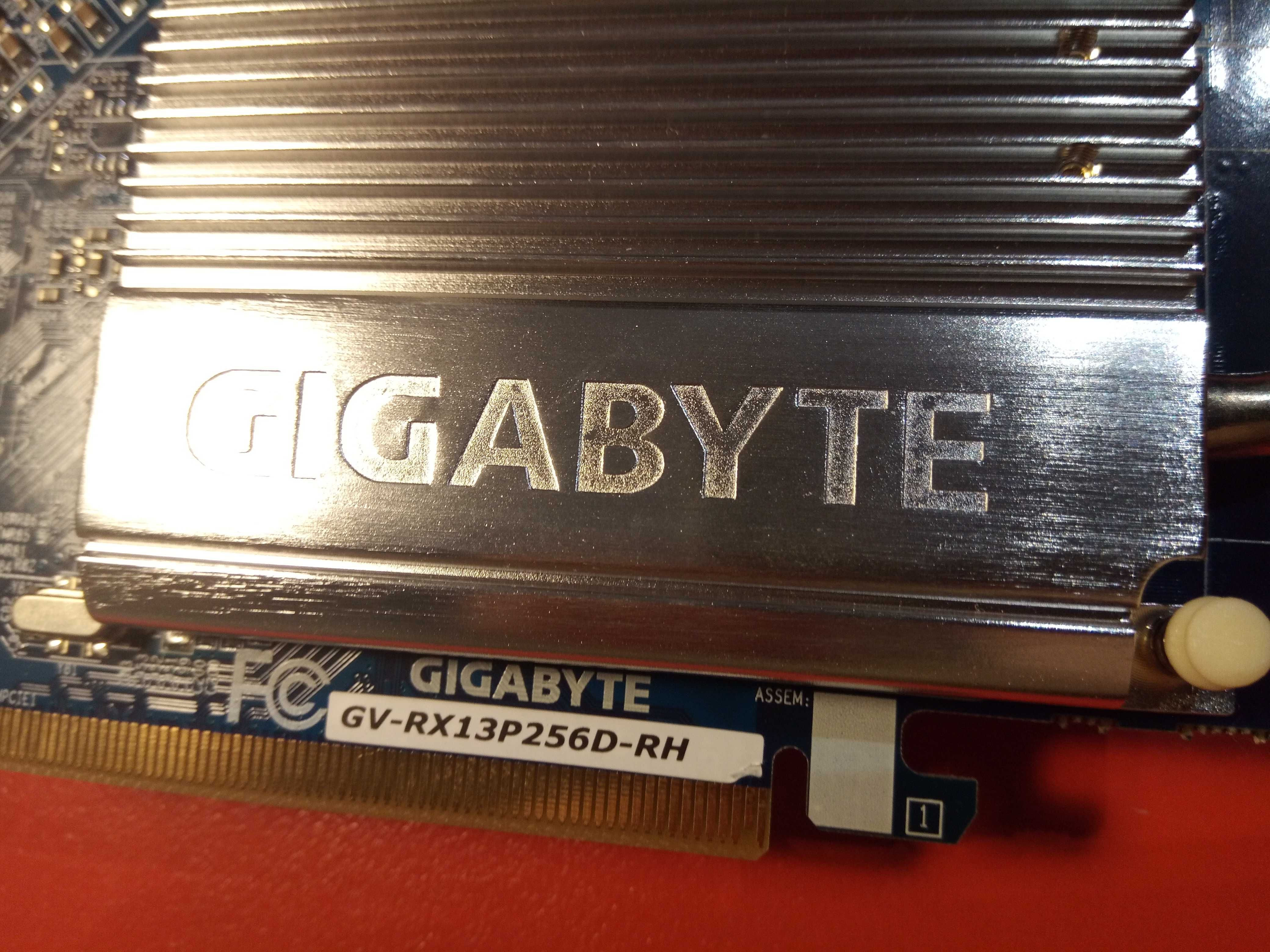 Gigabyte GV-RX13P256D-RH