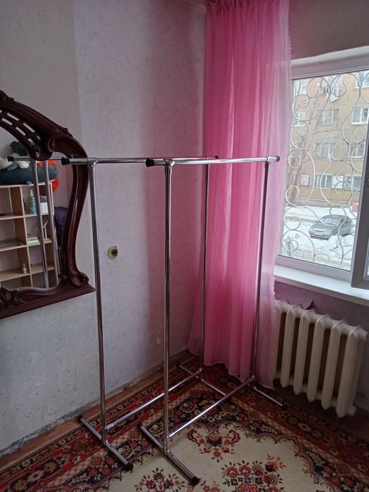 Продам Вешалки/стойки напольные новые разбираються