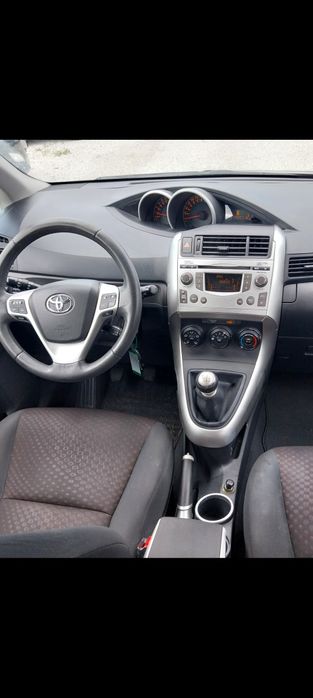 Тойота Версо 1.8 бензин-7 места